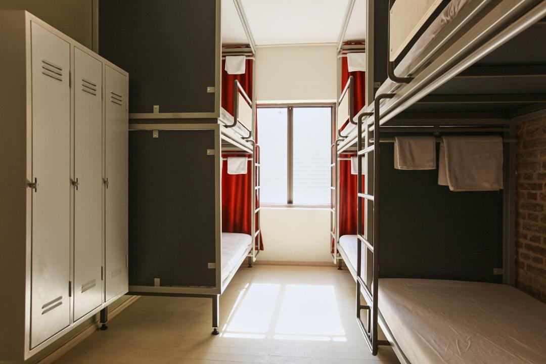 Bed in 6-Bed Mixed Dormitory Room
